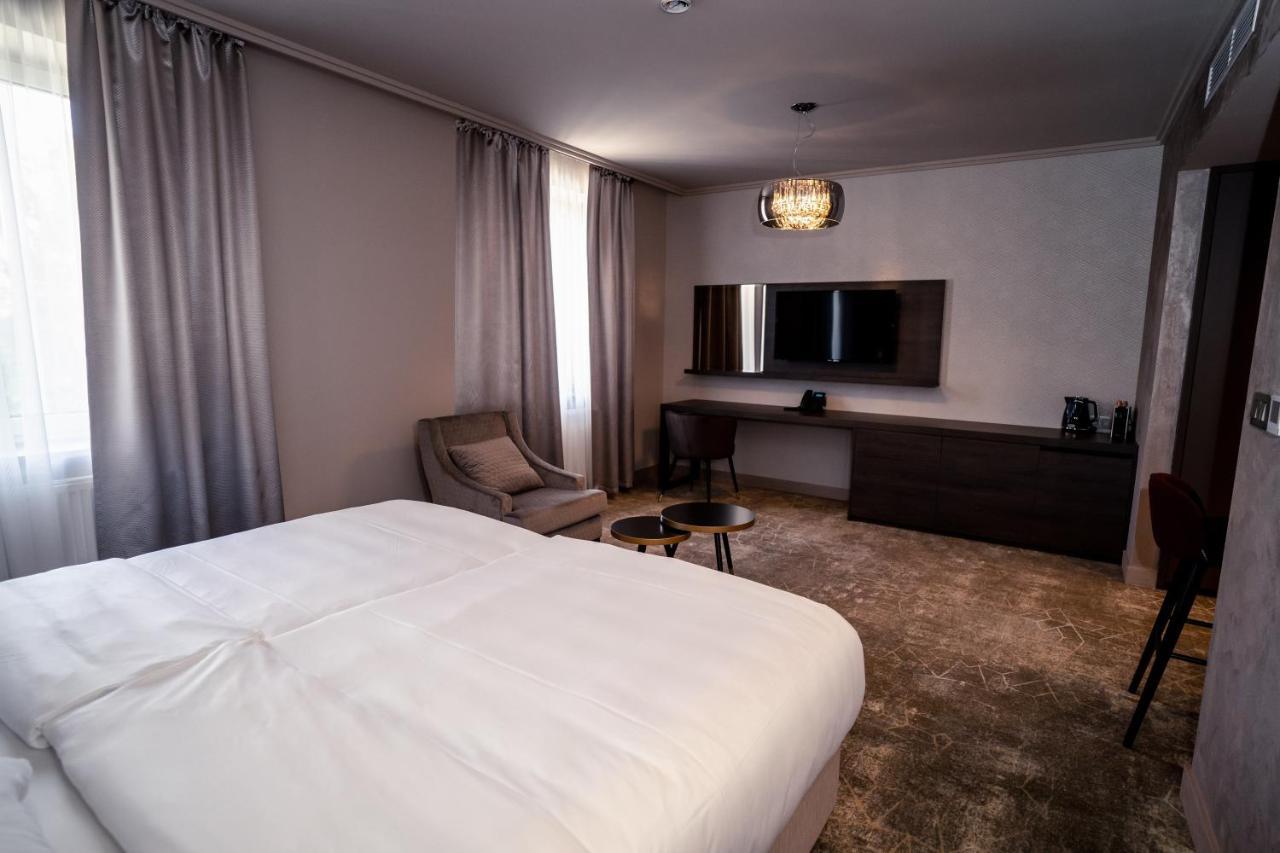 Hotel Europa Komárno Dış mekan fotoğraf