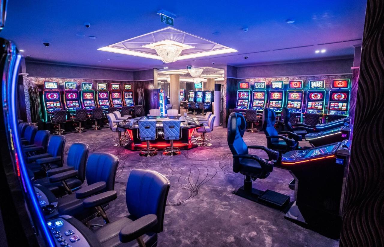 Hotel Europa Komárno Dış mekan fotoğraf