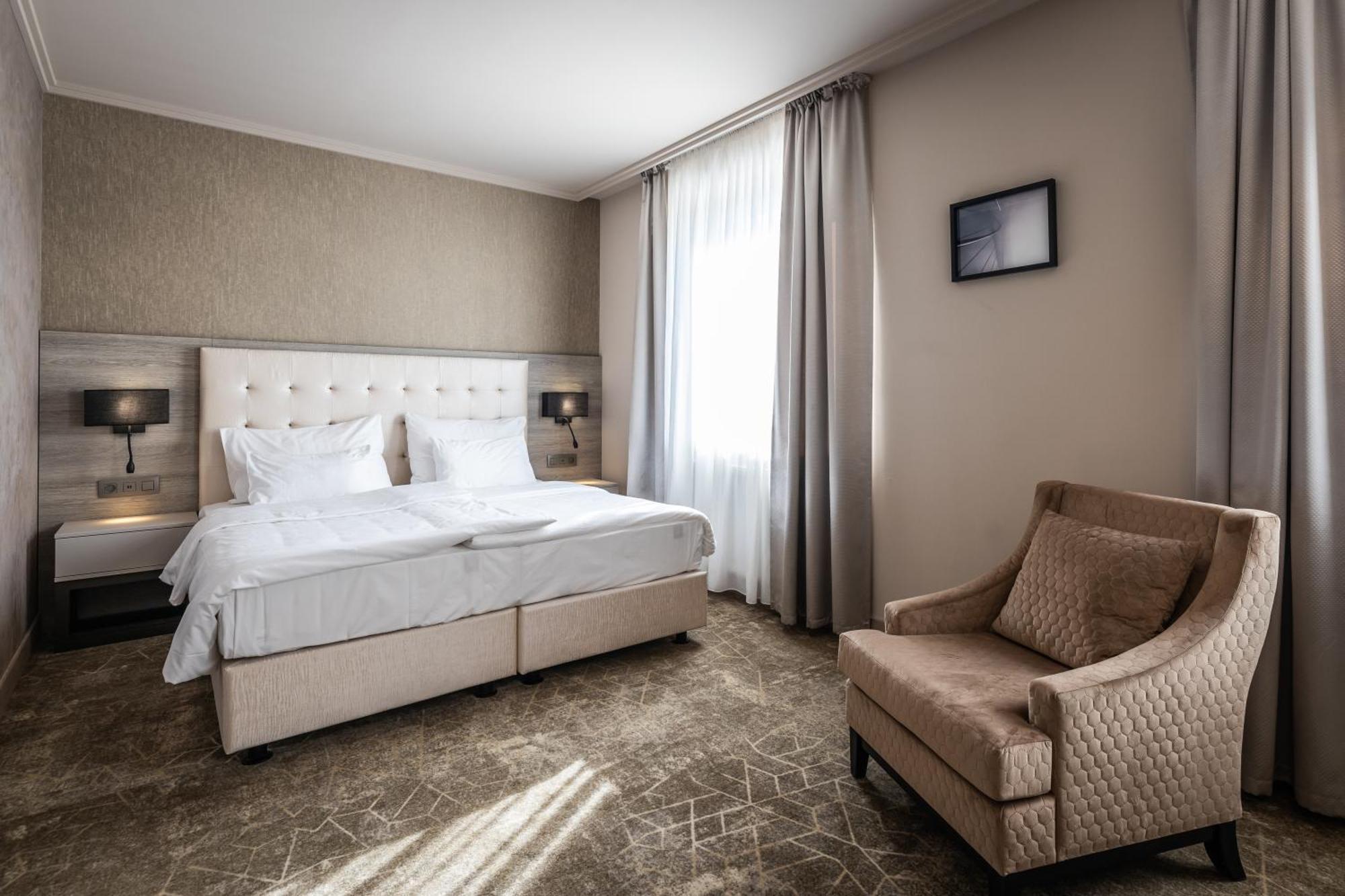 Hotel Europa Komárno Dış mekan fotoğraf
