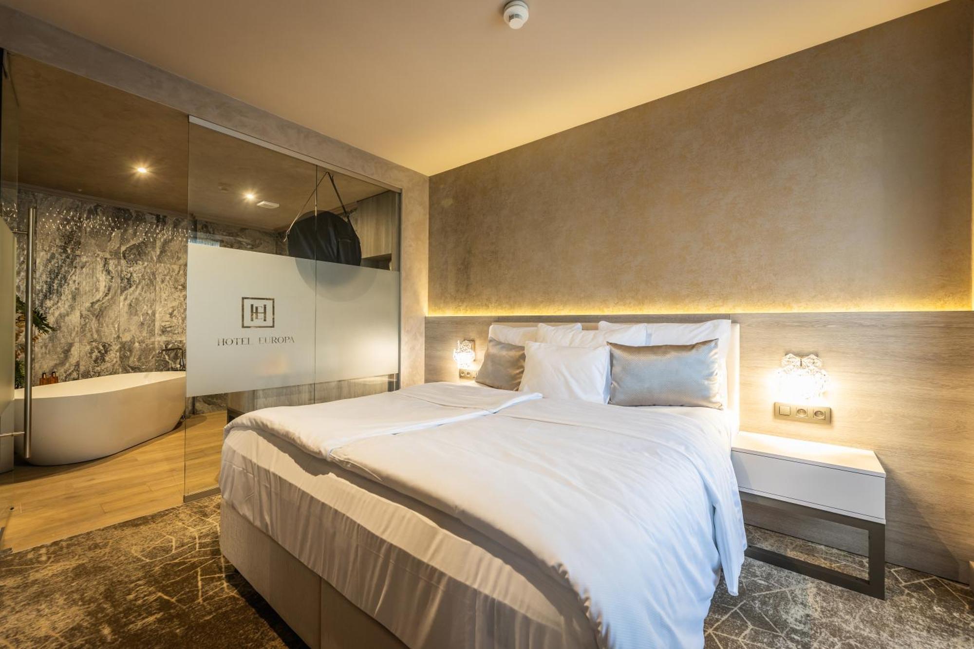 Hotel Europa Komárno Dış mekan fotoğraf
