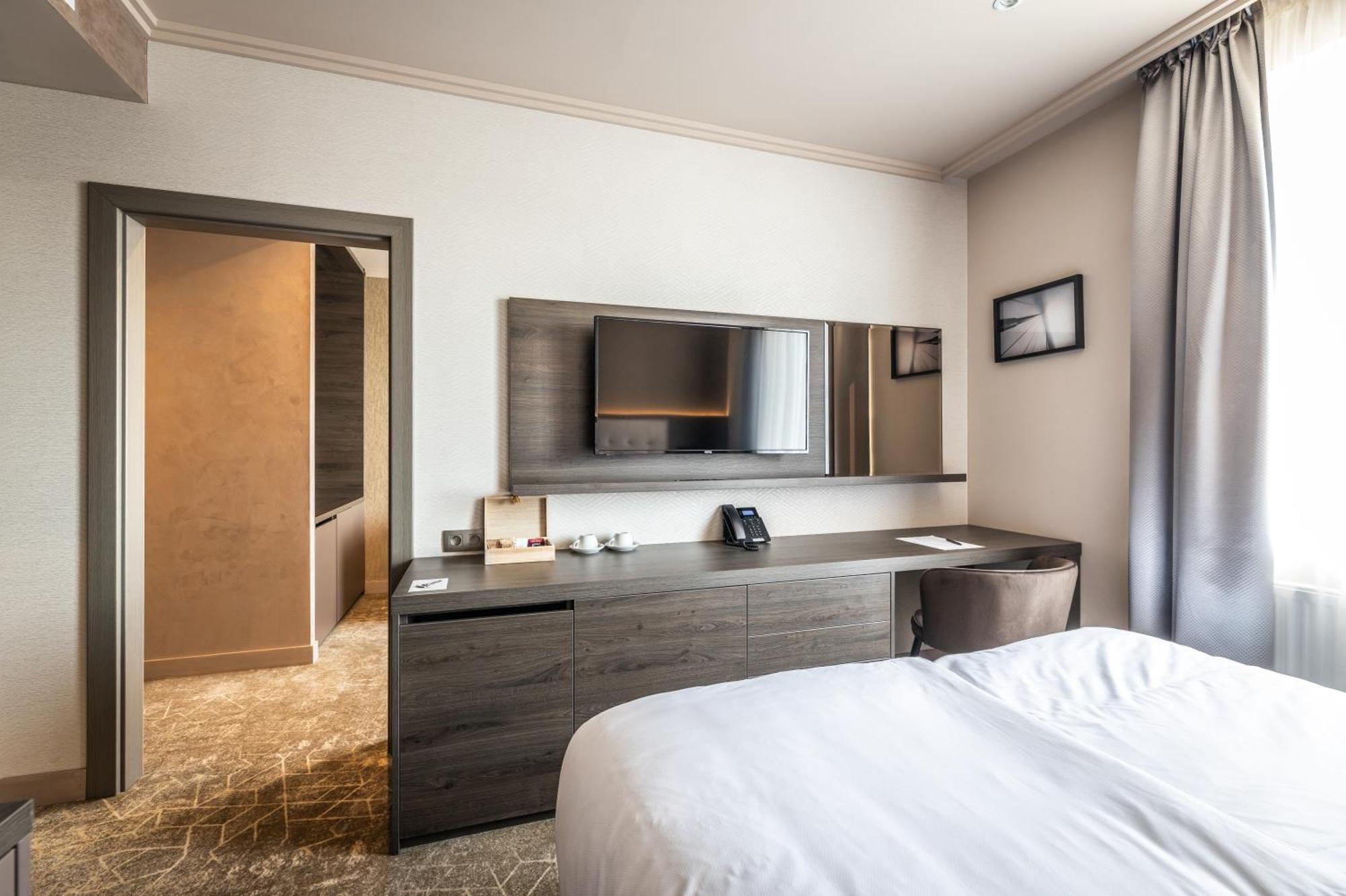 Hotel Europa Komárno Dış mekan fotoğraf