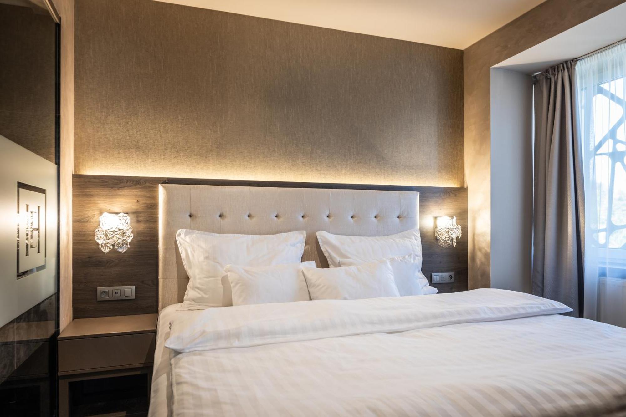 Hotel Europa Komárno Dış mekan fotoğraf